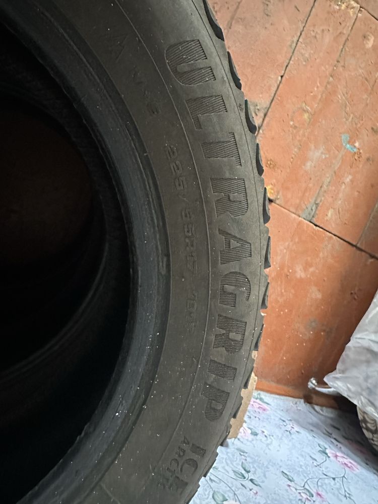 Продам зимнию резину без шипа 17 размер 225/55R 17