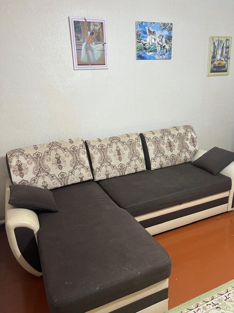 Продаю угловой диван