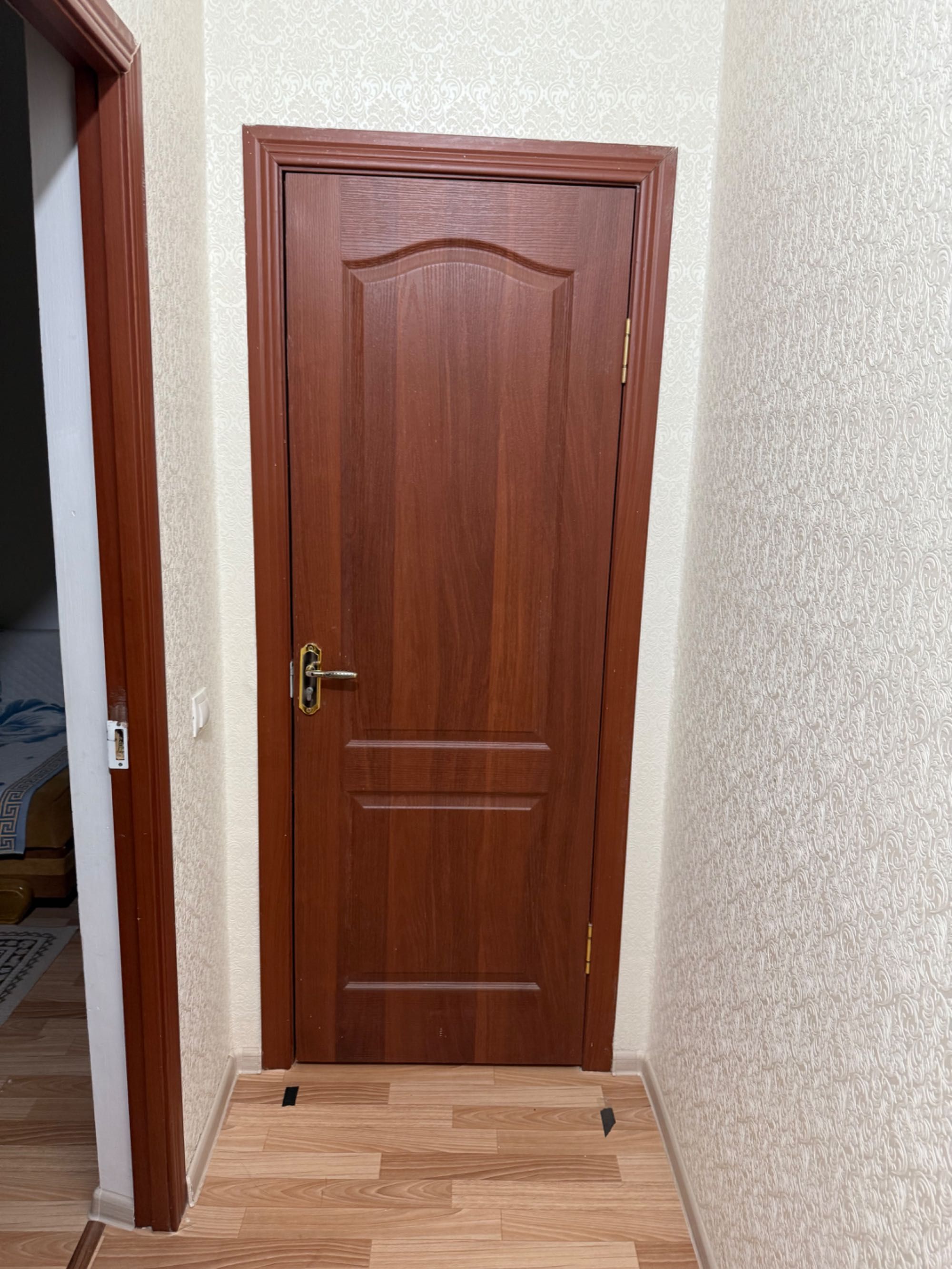 Двери межкомнатные б/у