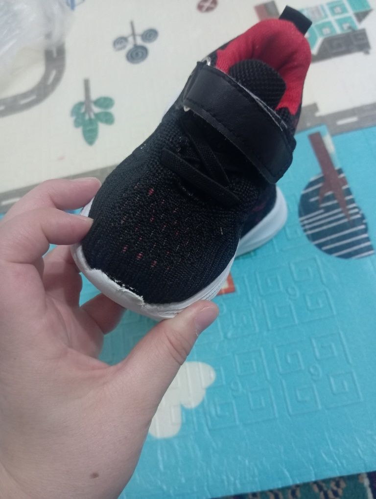 Продам кроссовки
