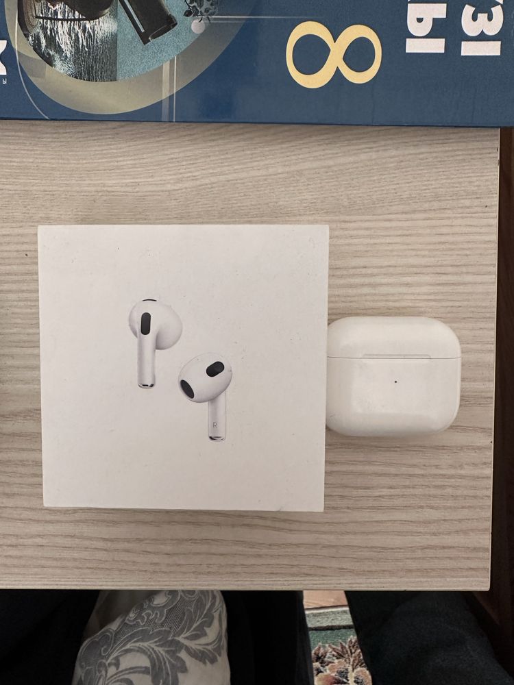 Оригинальный кейс от наушников Airpods 3