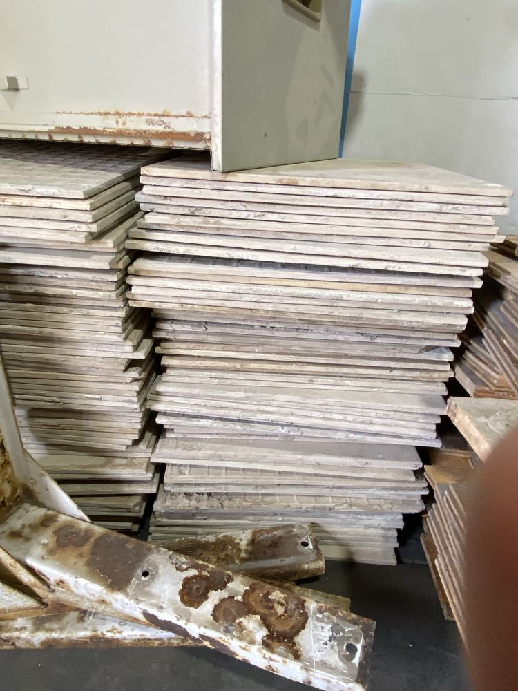 Продам кафель напольный 40*40