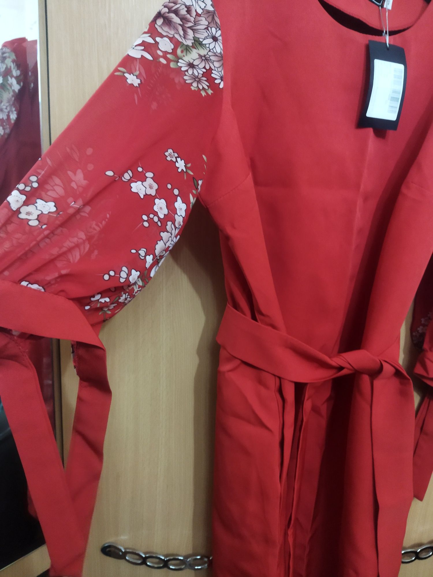 Продам платье новое лето.