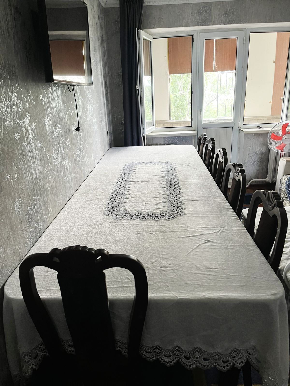 Срочно срочно срочно продается стол со стульями