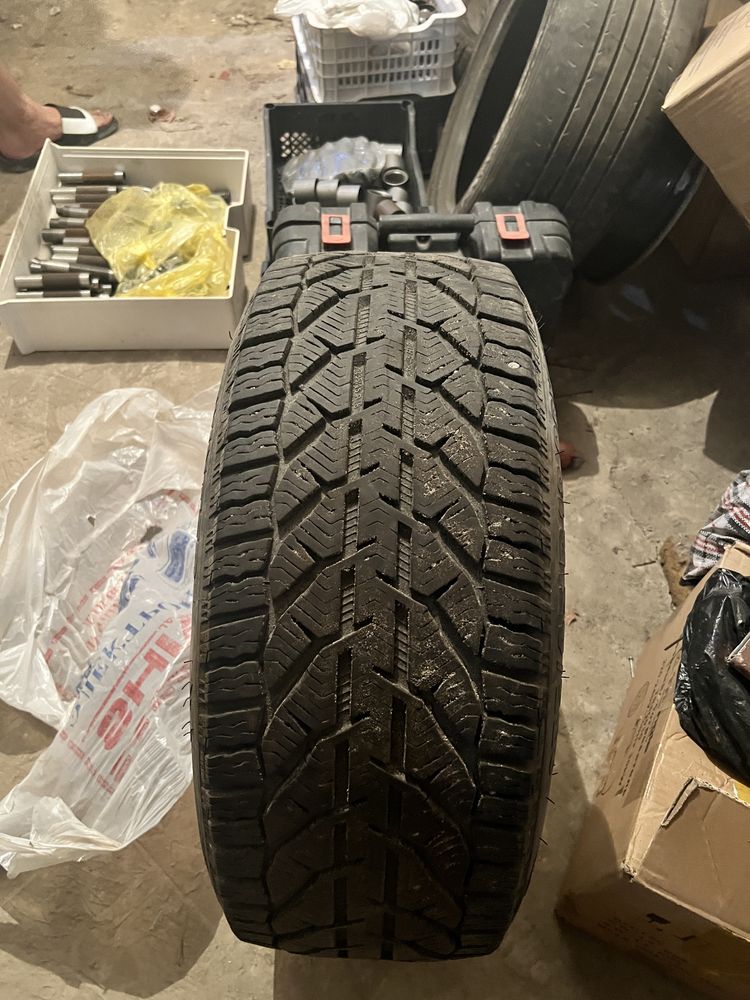 Продам шины 235/45 R 18