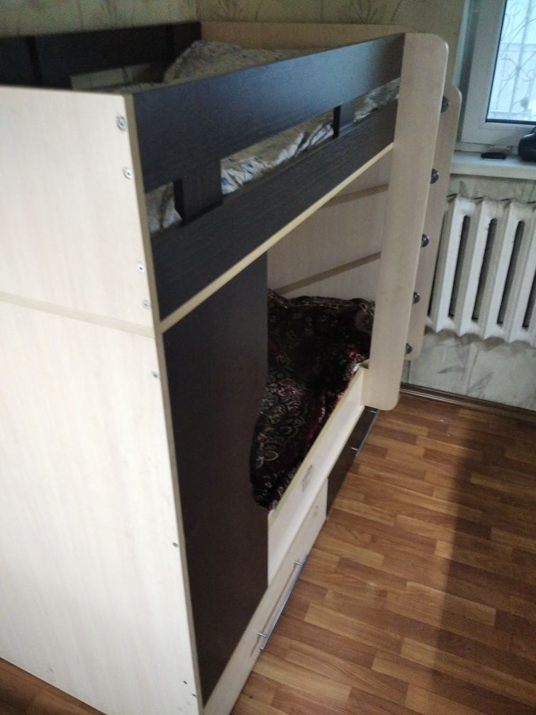 Продам двухъярусную кровать!