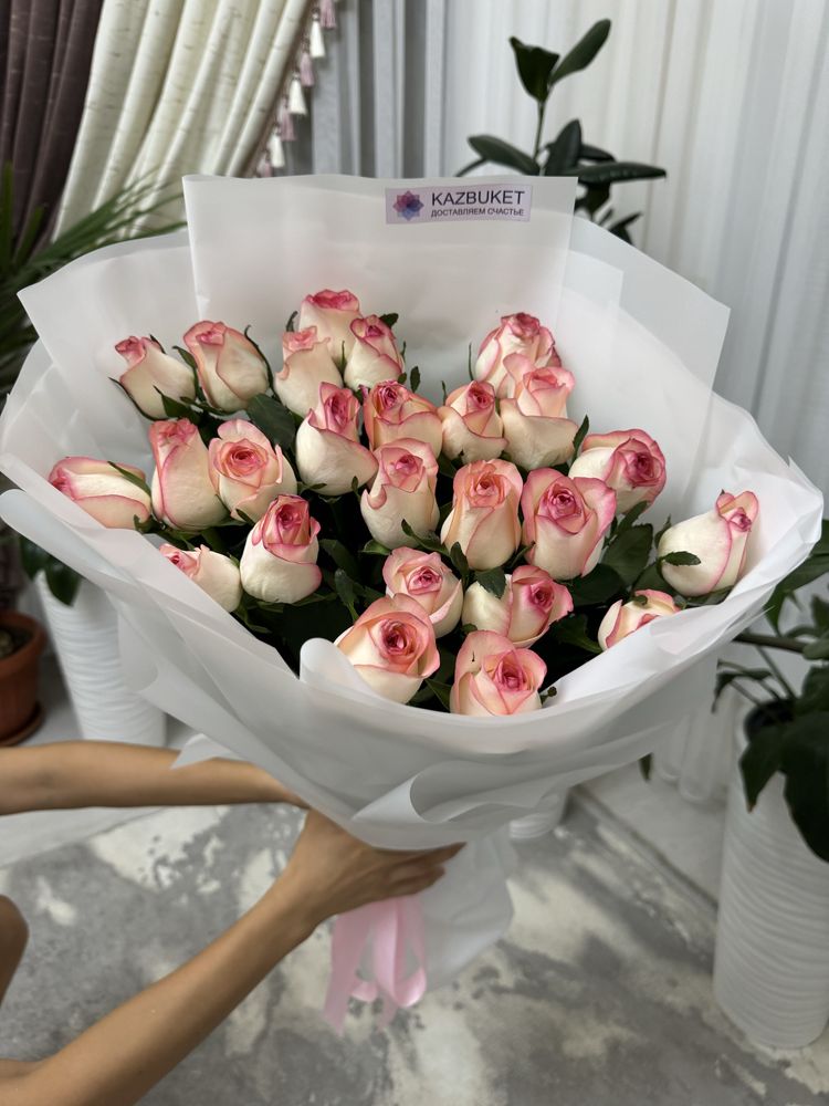 Розовые розы 25 штук