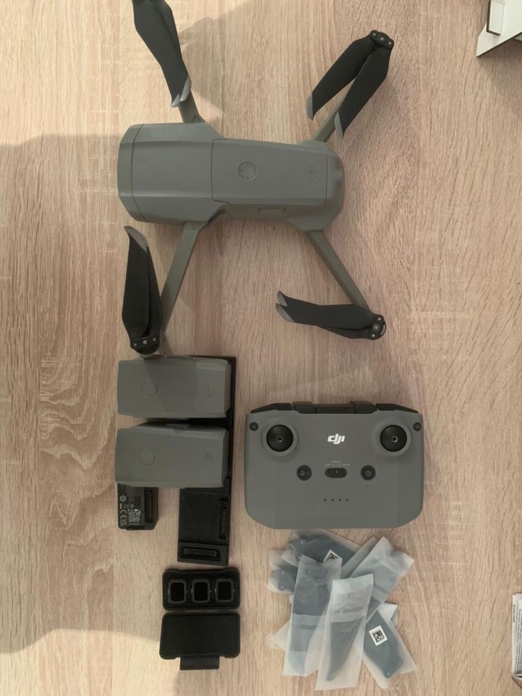 Дрон DJI Mavic Air 2 Fly More Combo серый