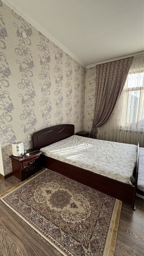 Продается кровать с двумя тумбами