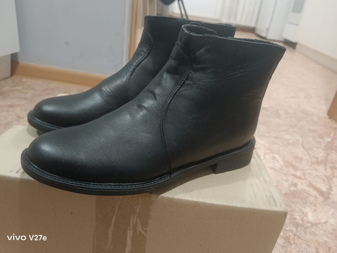 Продам новые зимние сапоги мужские