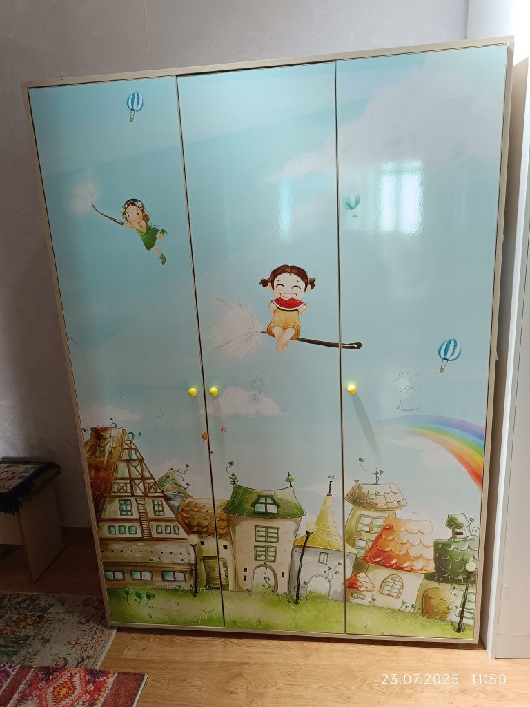 Шкаф в детскую комнату