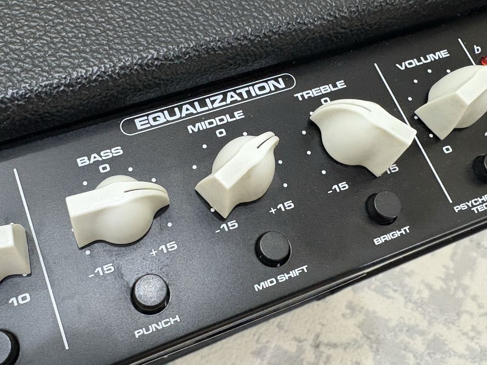 Басовый комбик “Peavey Max112”