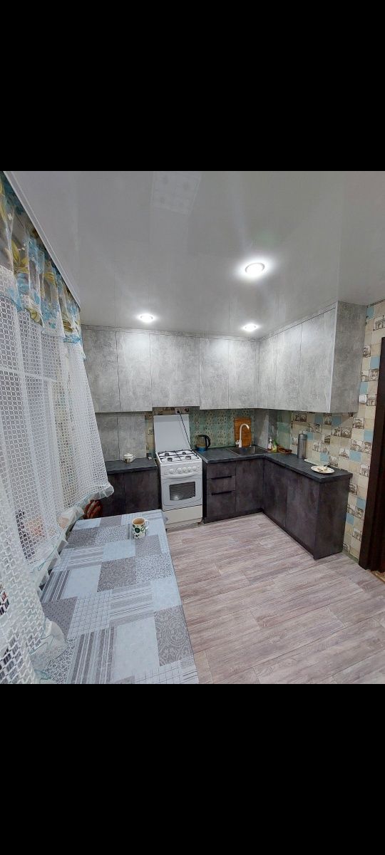 Продаётся трёхкомнатная квартира. 20 микрорайон.
