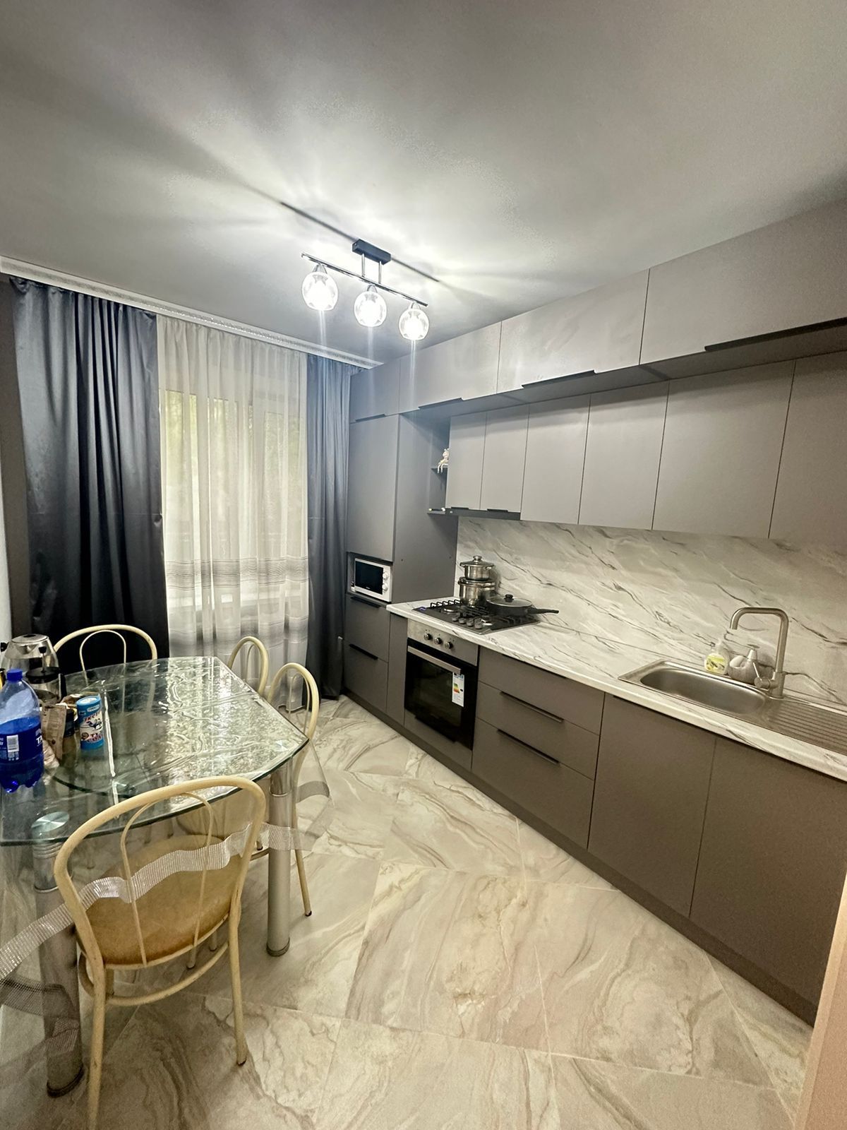 Продам 3 комнатную квартиру район Достык Молла 30000