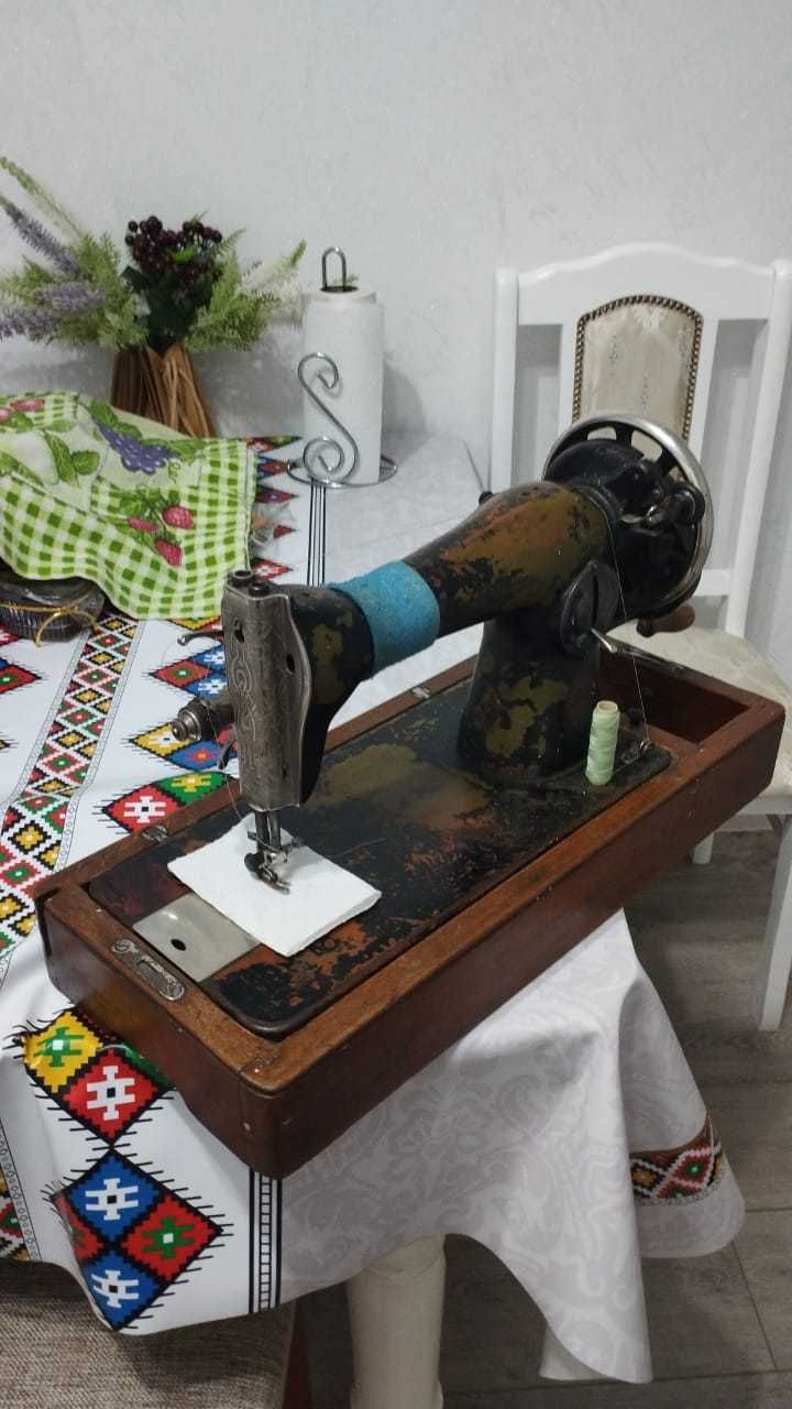 Продам швейную машинку