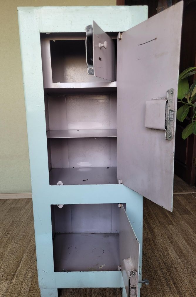 Продам сейф железный советский