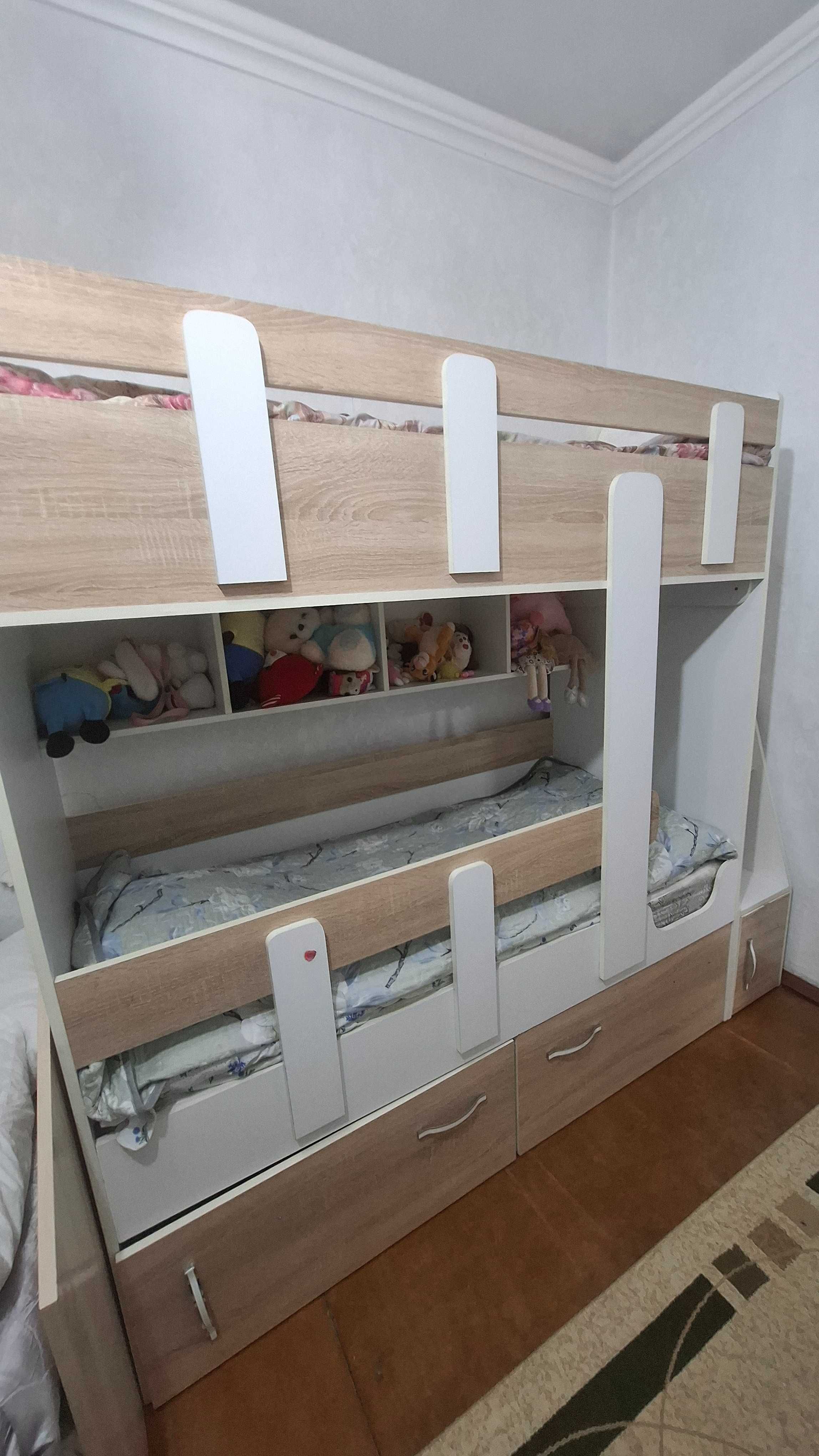 Продам двухярусную кровать