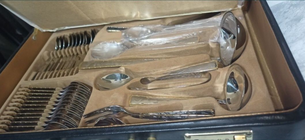 продам набор столовых приборов 126 предмет Германии