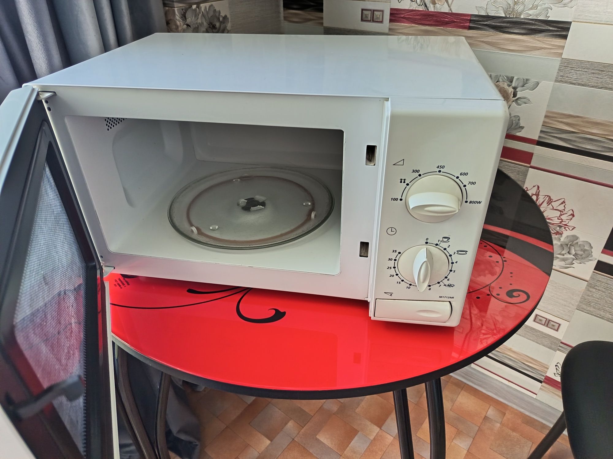 Продам микроволновую печь