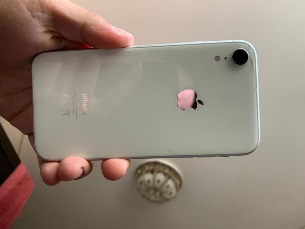 iPhone XR в хорошем состояние
