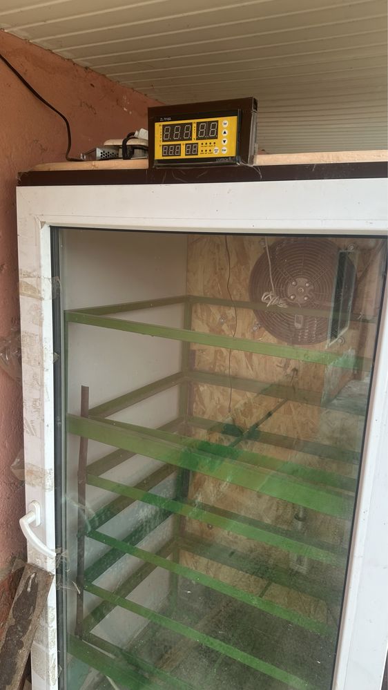Продам Инкубатор на 2000 шт яйц перепелов, кур, птиц