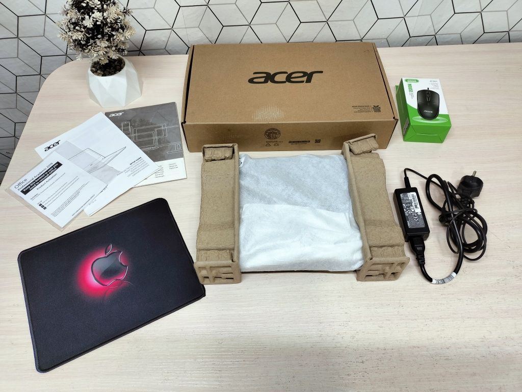 Продаю брендовый 4-ex ядерный ноутбук Acer в отличном состоянии.