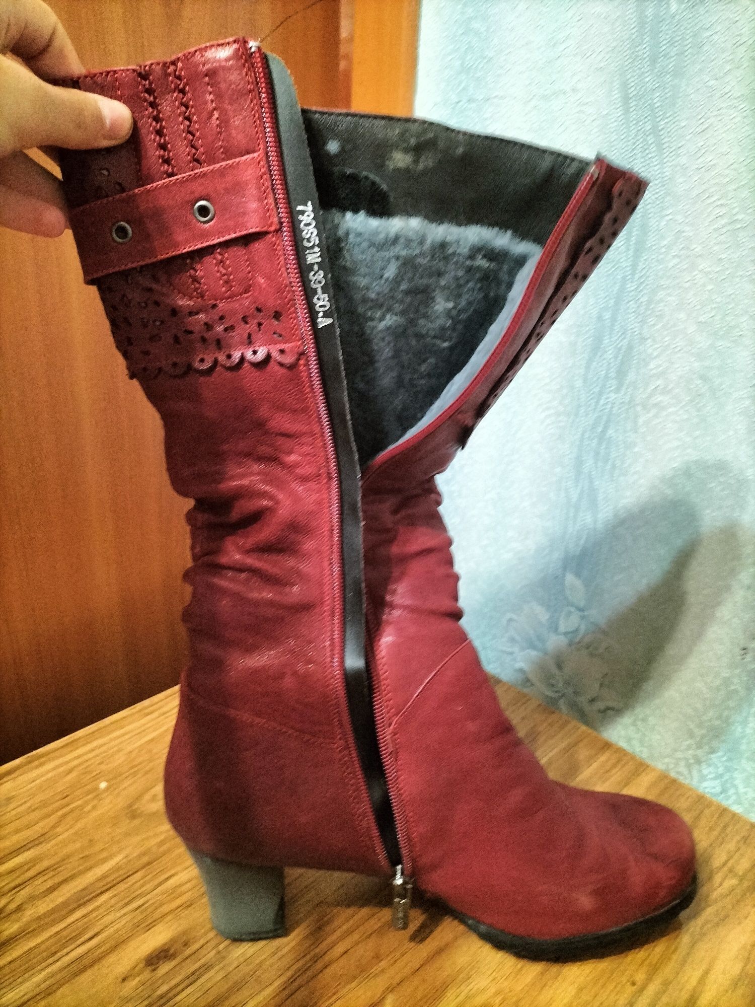 женские бордовые сапоги