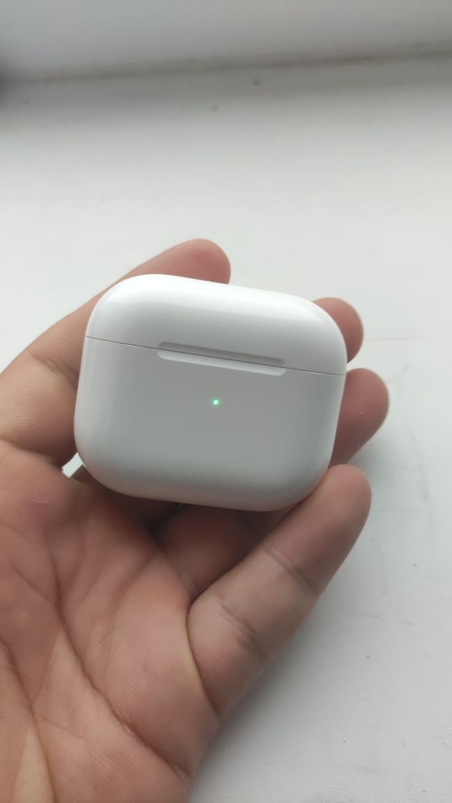 Продам оригинал кейс от Airpods 3