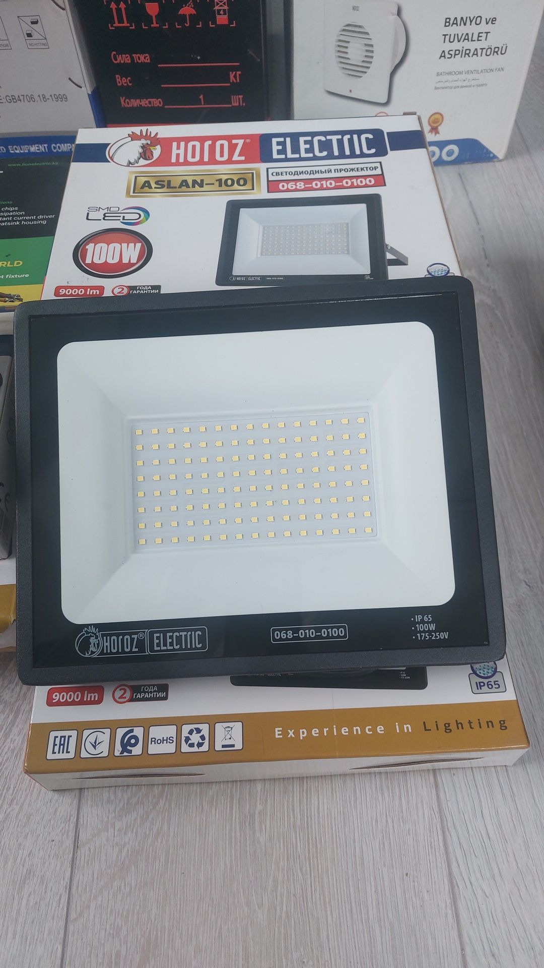 ПРОЖЕКТОР   НОВЫЙ! 100 W , 50 W.  Качество ОТЛИЧНОЕ! 10000 тг