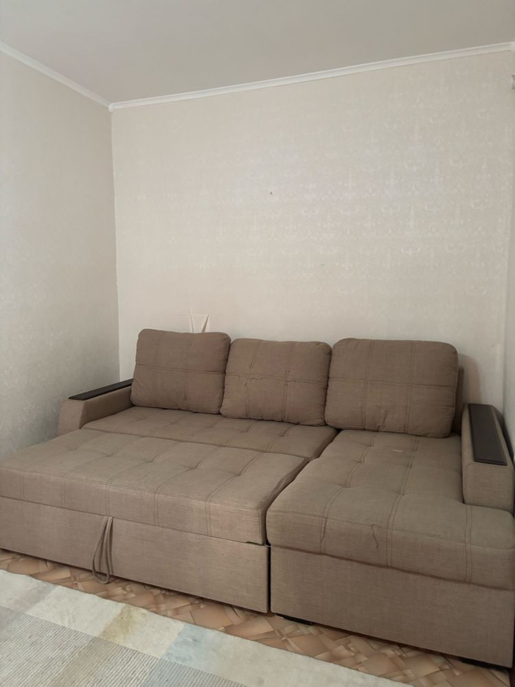 Продам угловой диван ,в хорошем состаяний