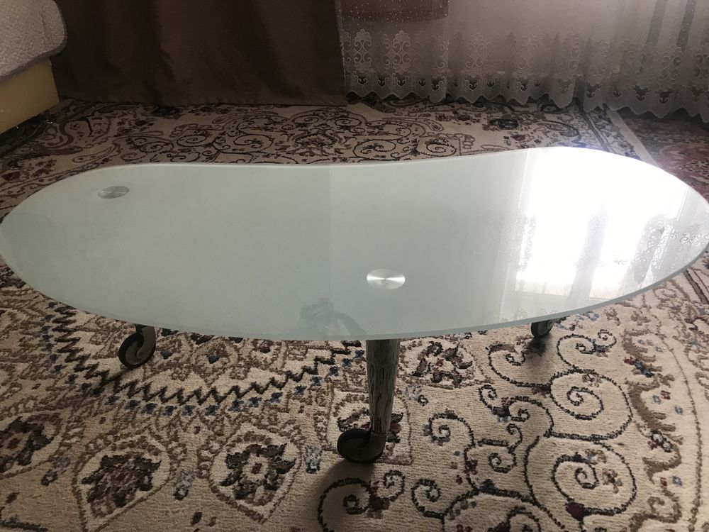 Продам стеклянный столик за 9 тыс тенге