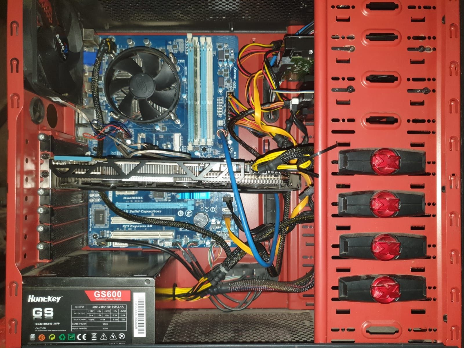 Продам  Процесор i5 
Оперативка 8 гб 
Видеокарт