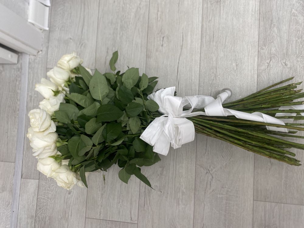 Пррдам цветы срочно! свежиые