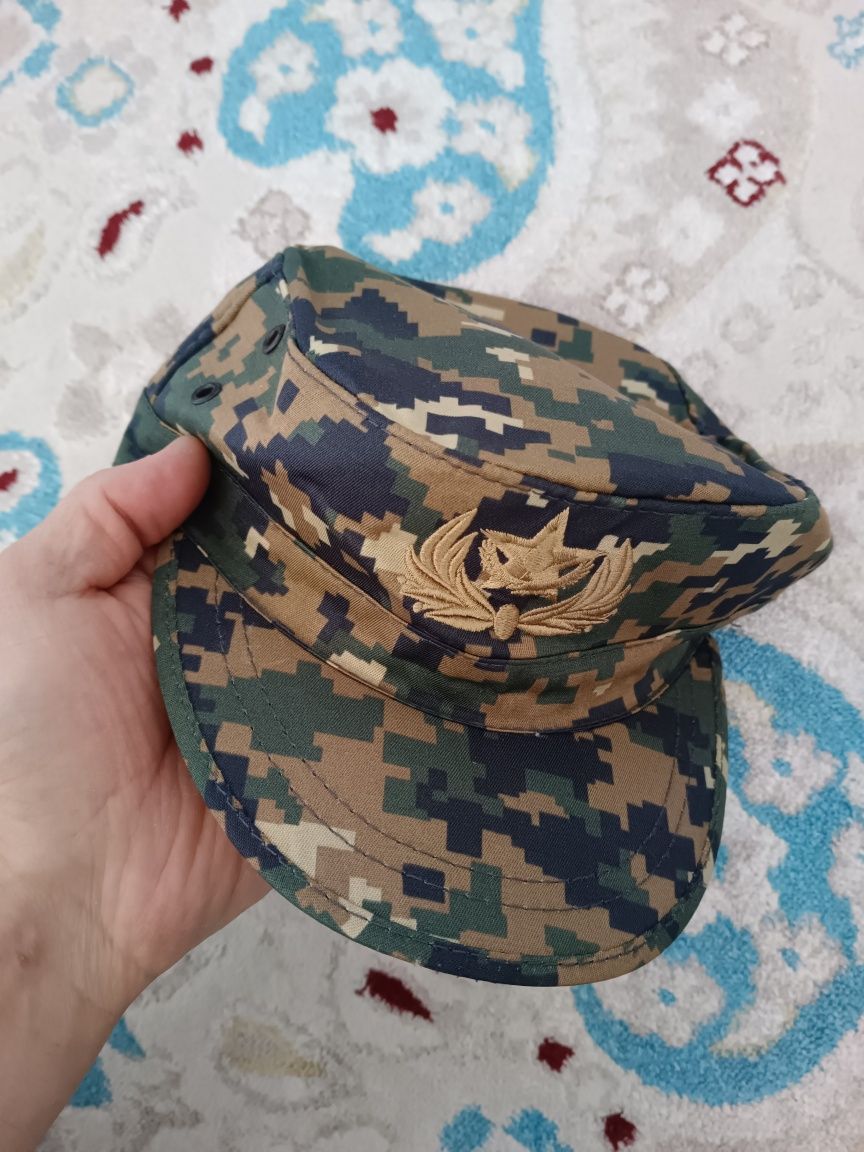Военный форма .  .