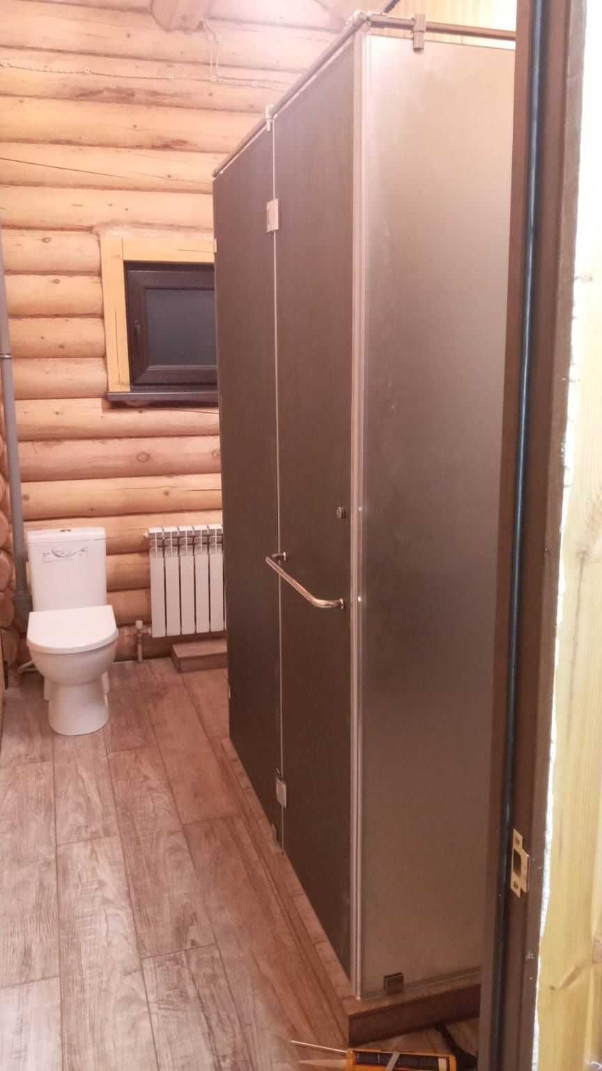 Душевая перегородка из тонированного стекла