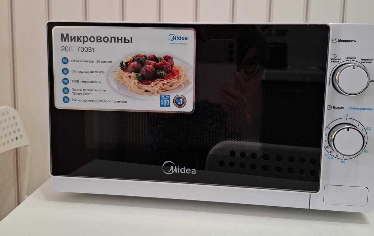 Микроволновка Midea, 20 л, 700 Вт — в идеальном состоянии