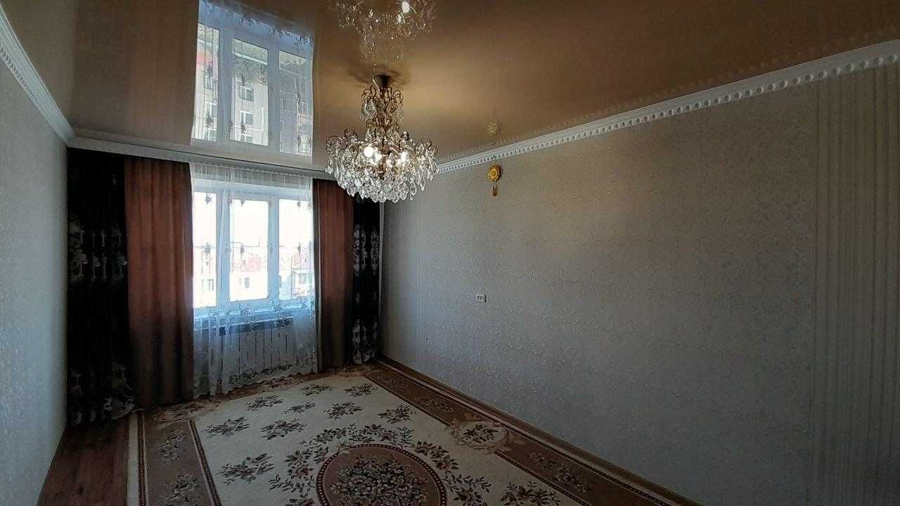 Продам 4 комн улучшенной планировки на 8 мкр. на 6 эт 9 эт