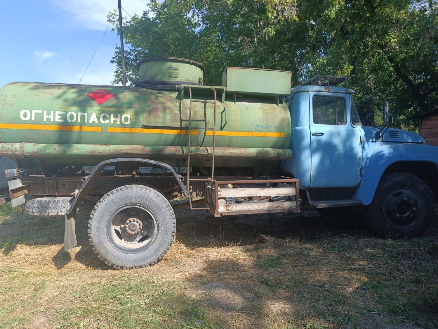 Продам бензовоз Зил-130