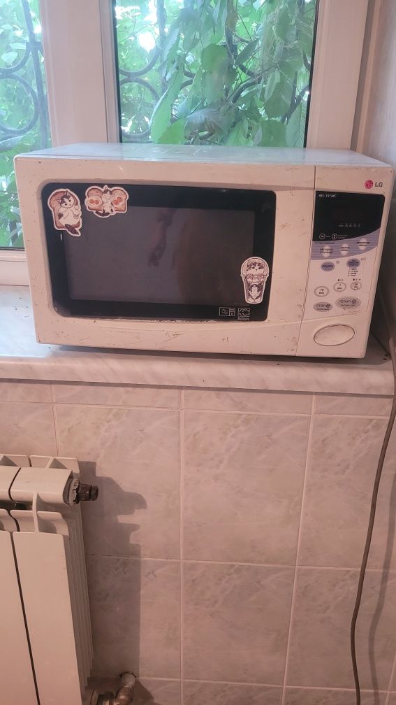 Продам микроволновую печь