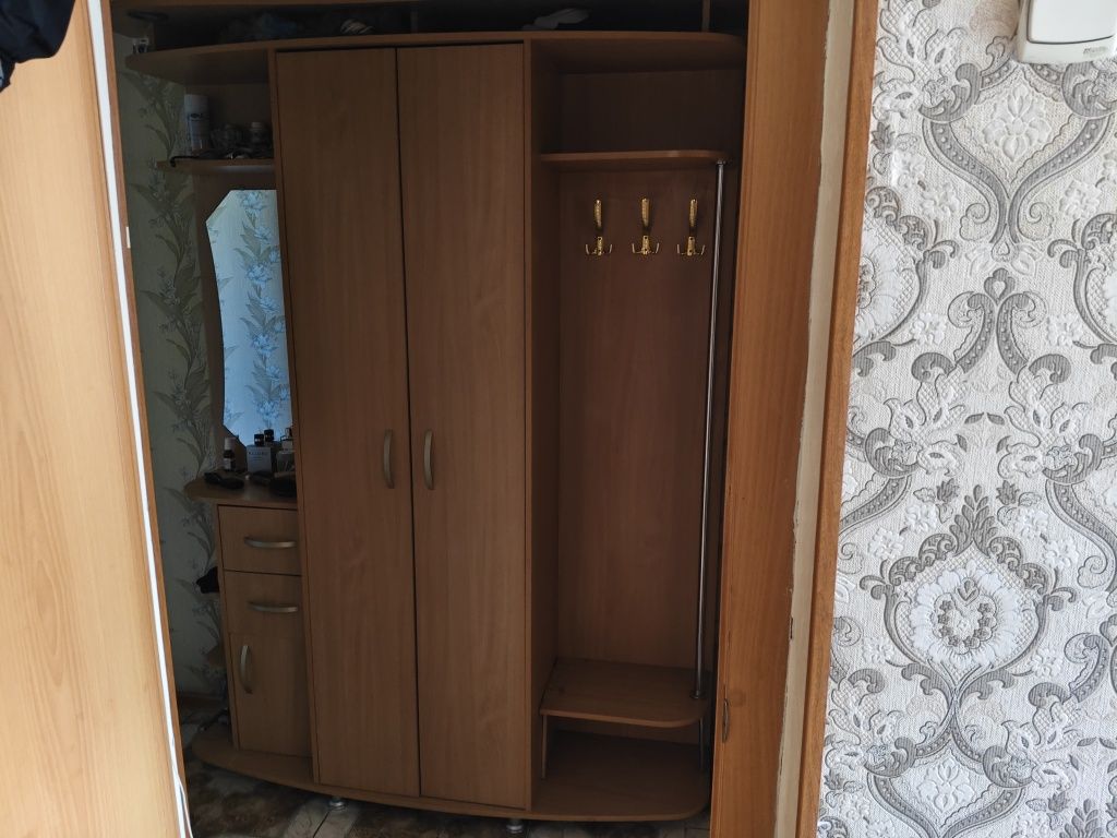 Продам кухню, горку, прихожую, шкаф