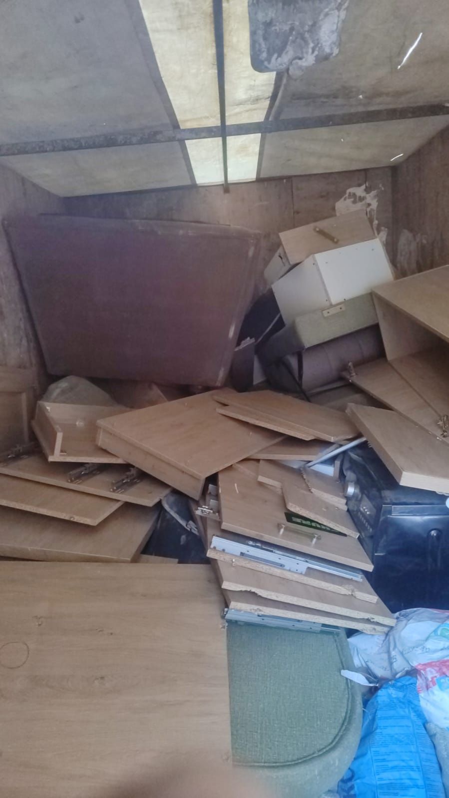 Вывоз мусора,вывоз хлама,вывоз мебели,вывоз веток,вывоз матраса,