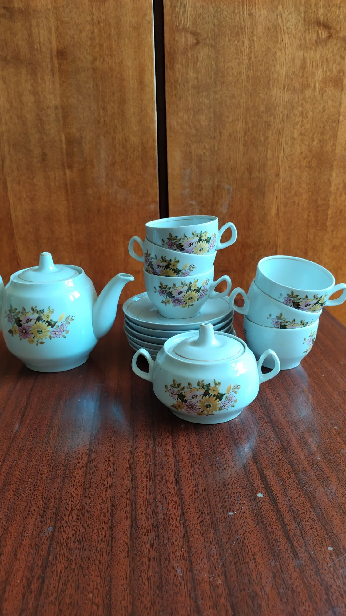 Сервизы чайные. Продам.