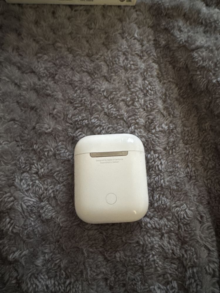 Продам AirPods 2 (оригинал)