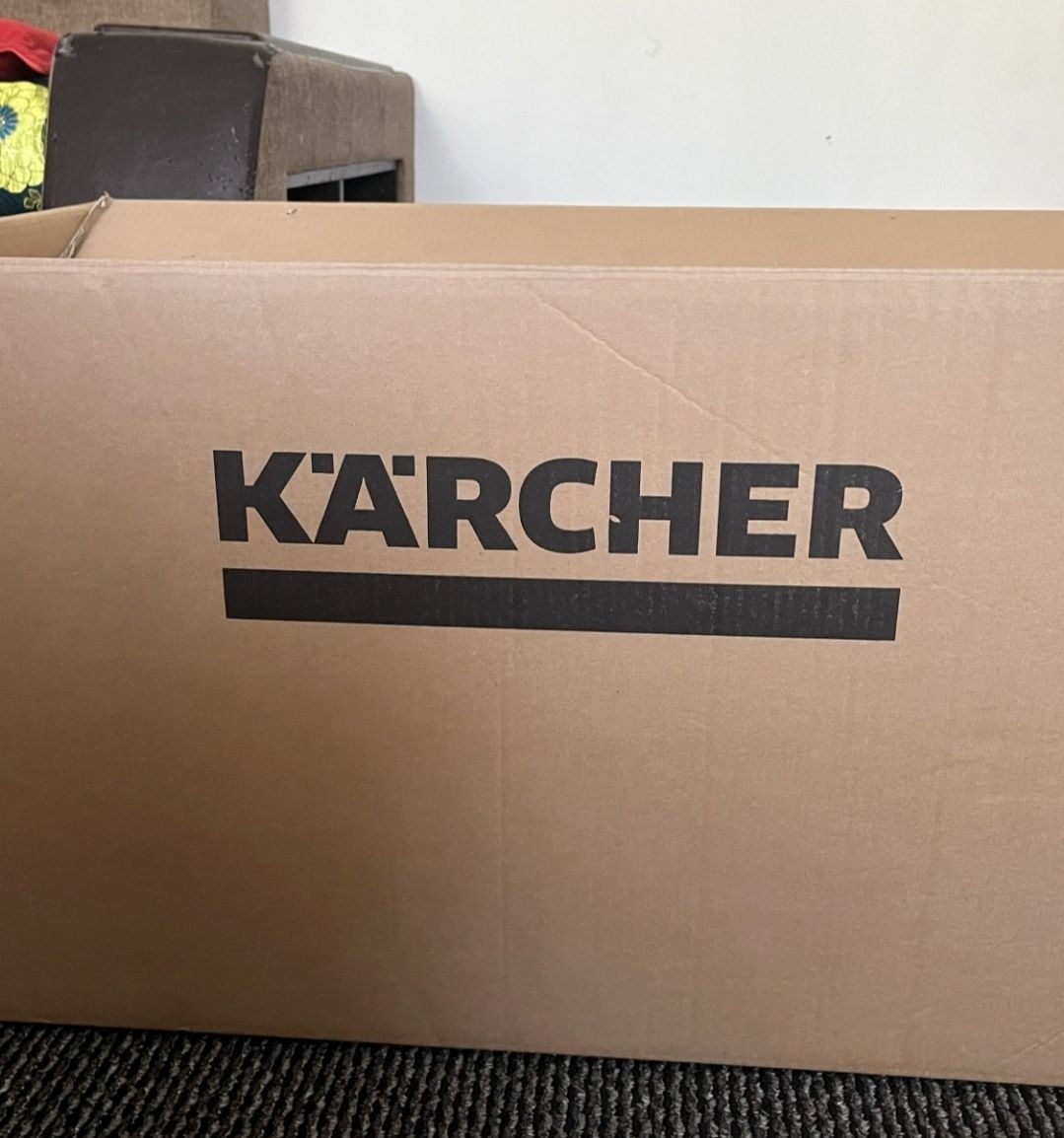 Karcher моющий пылесос почти новая