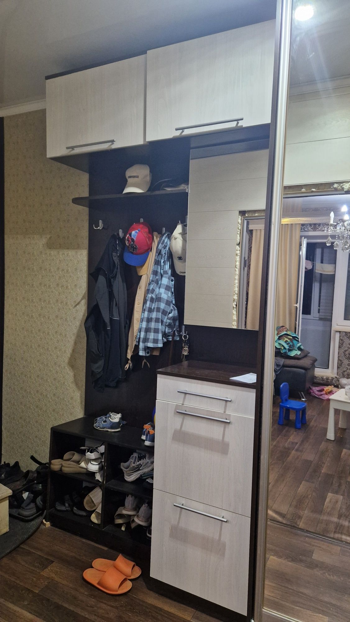 Продам шкаф для прихожей