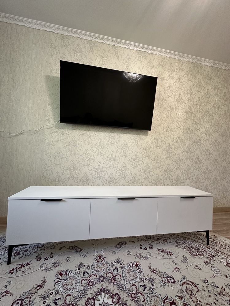 Срочно продам напольную тумбу под тв. Абсолютно новая