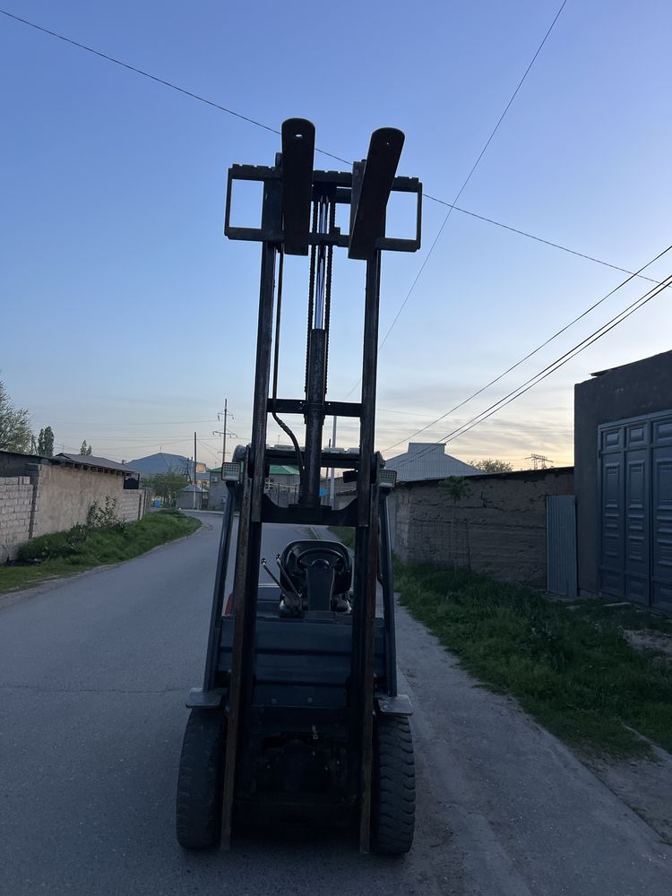 Продам вилочный погрузчк кара