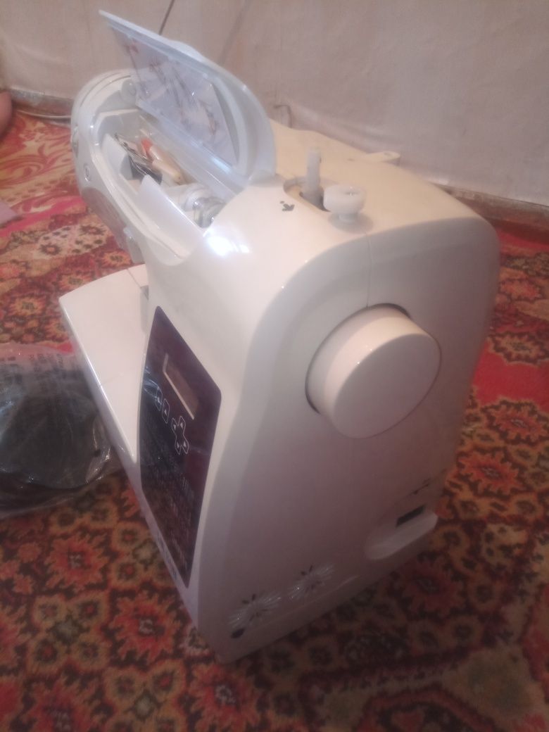 Продам швейную машинку JAGUAR.