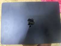 Продам macbook 13.6 m2 8/512