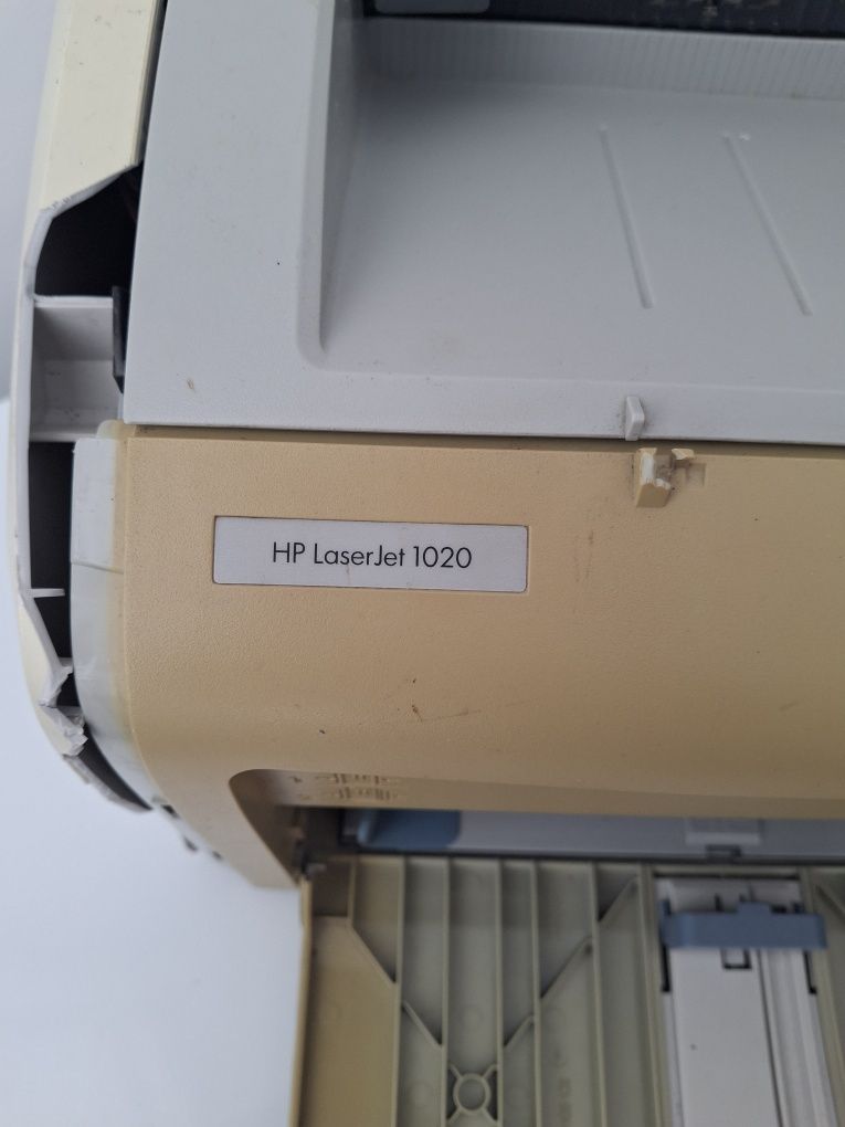 Принтер HP жасап тұр